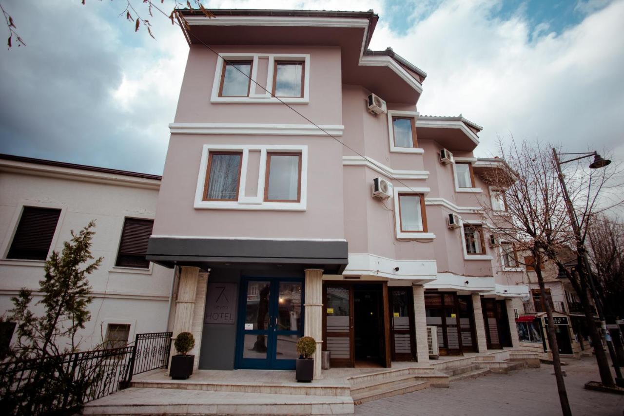 7Seven Hotel Korce Buitenkant foto