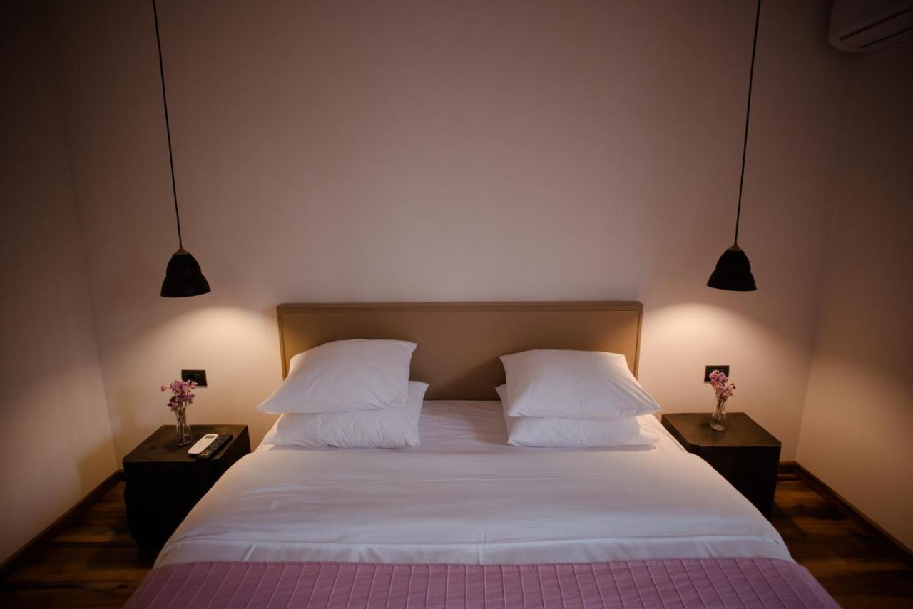 7Seven Hotel Korce Buitenkant foto